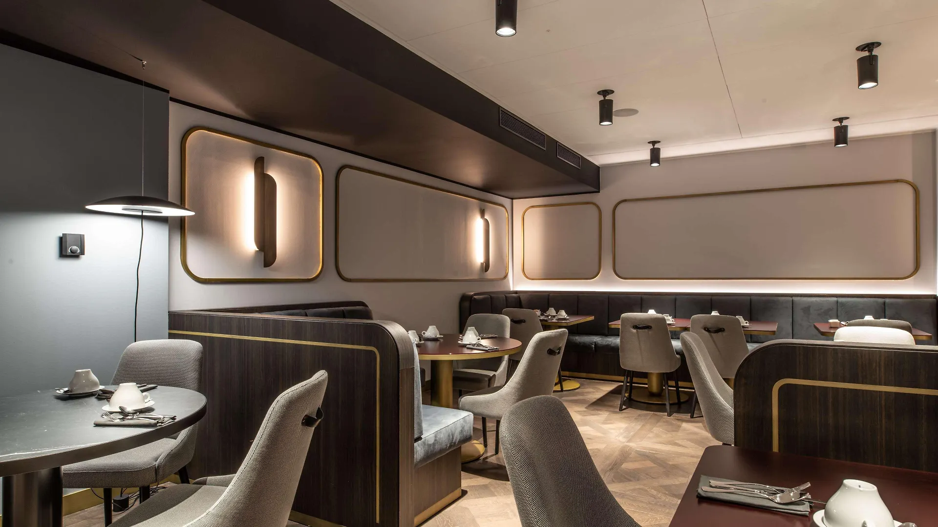 Radisson Collection Hotel, Palazzo Touring Club Milano 5*,  Italia