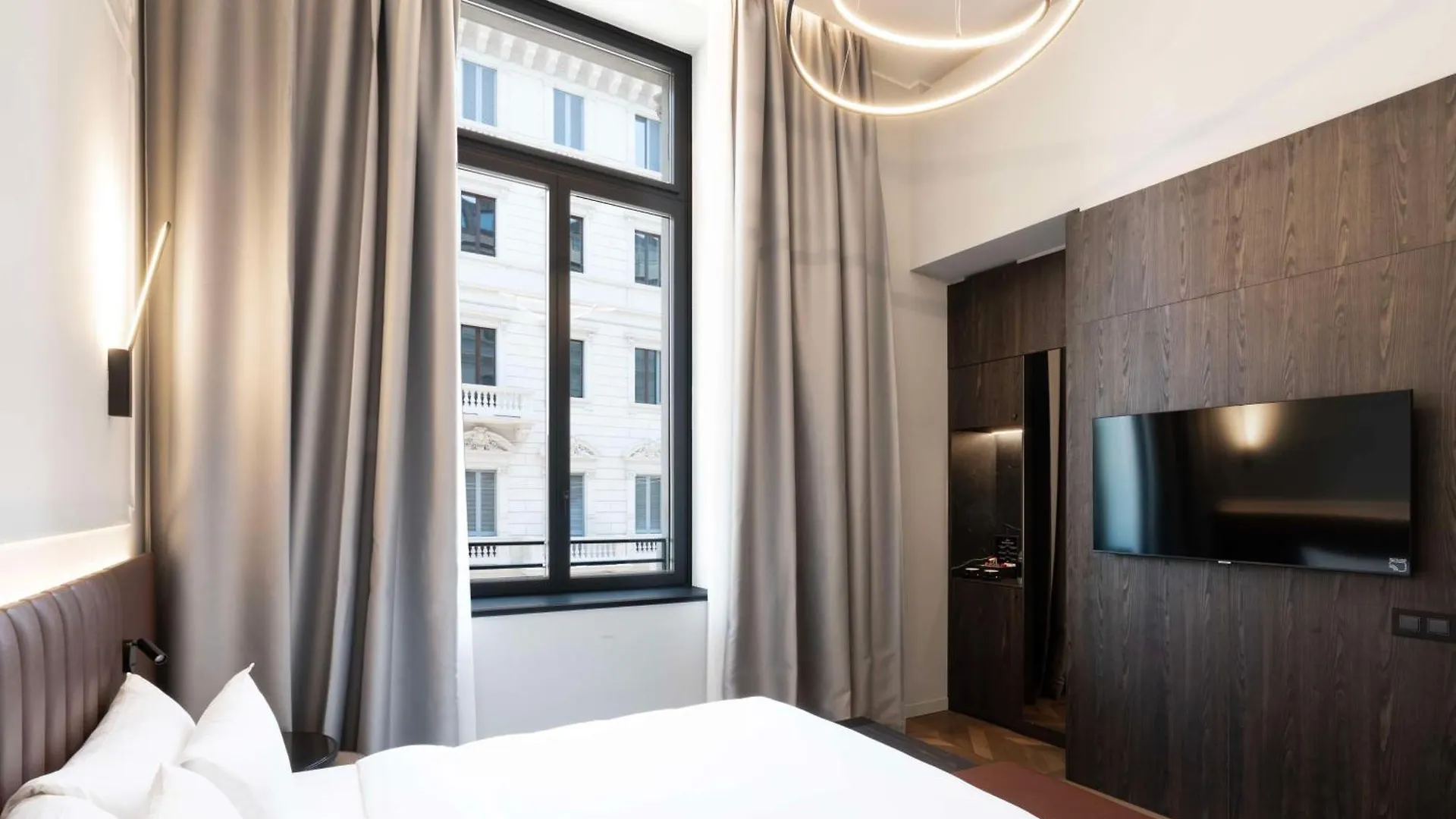Radisson Collection Hotel, Palazzo Touring Club Milano 5*,
