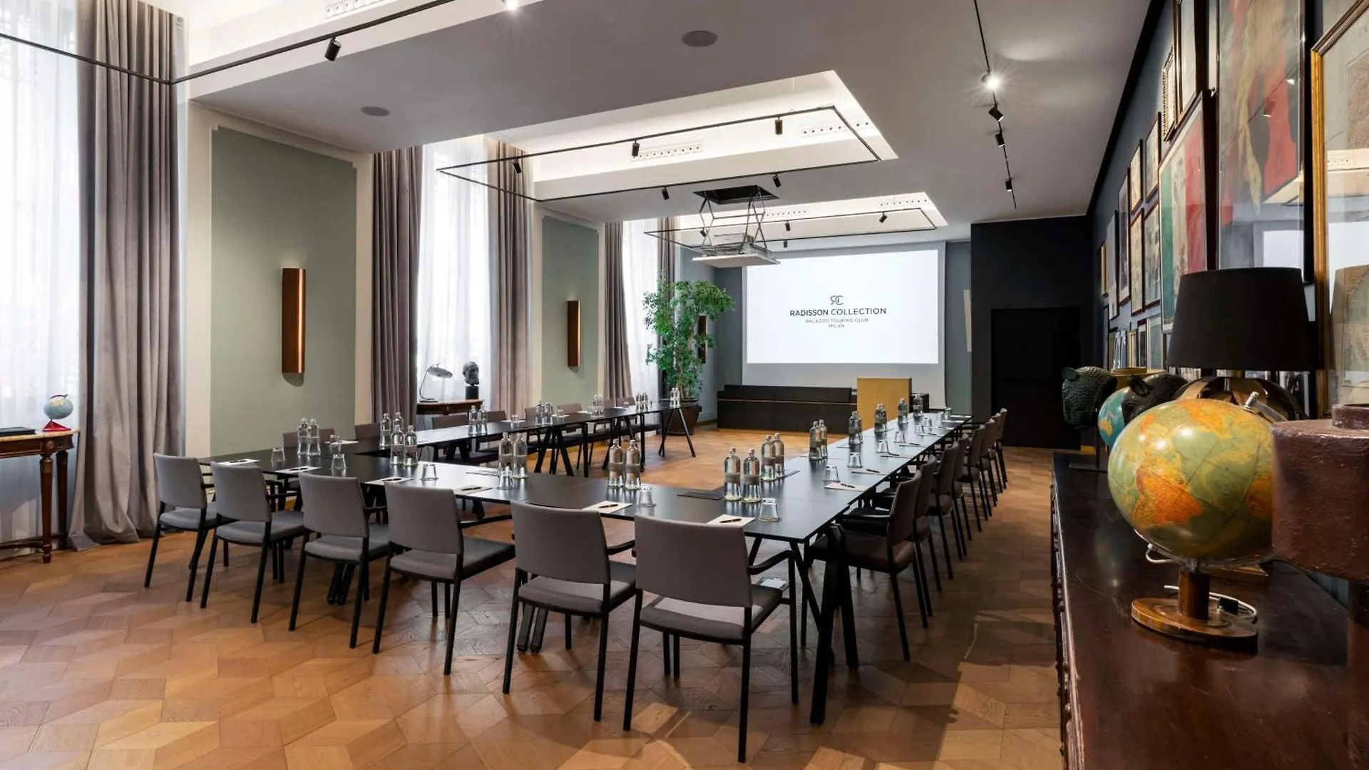 Radisson Collection Hotel, Palazzo Touring Club Милан Отель